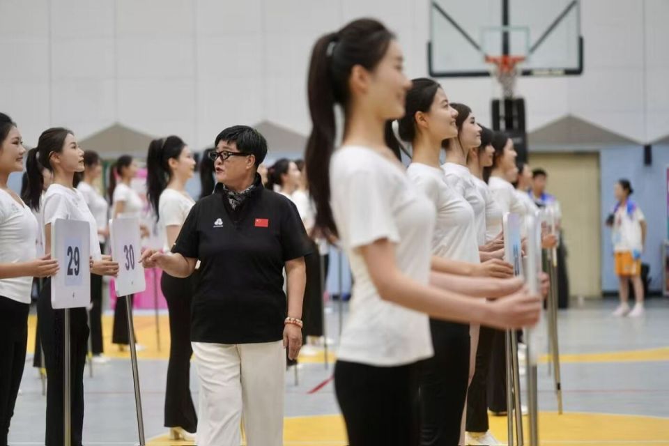 演员队伍, 是既有大国, 稳定的步速 演员队伍, 是既有大国, 稳定的步速